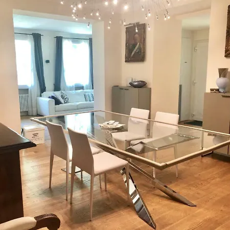 Casa Del Cavaliere 아파트